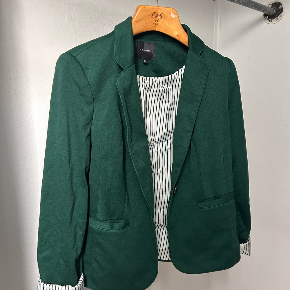 Zara Green Sport Coat with Notched Lapels and Tailored Fit